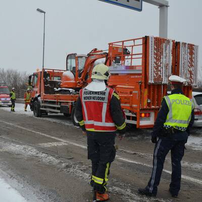  Von Tirol bis ins Burgenland gibt es Verkehrsprobleme. Besonders betroffen von Schnee ist Wien.