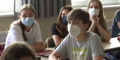 In Schulen kommt 'freiwilliger Lockdown'