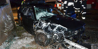 Mann rast in Gartenmauer - tot