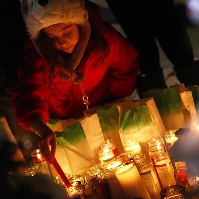 Tausende bei Newtown-Gedenkfeiern