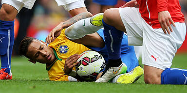 Brutalo-Foul an Superstar Neymar
