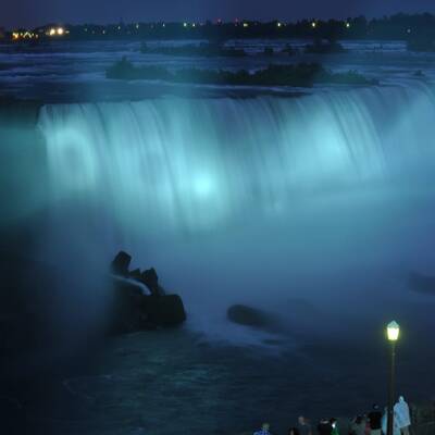 Royal Baby: Niagarafälle strahlen in Blau
