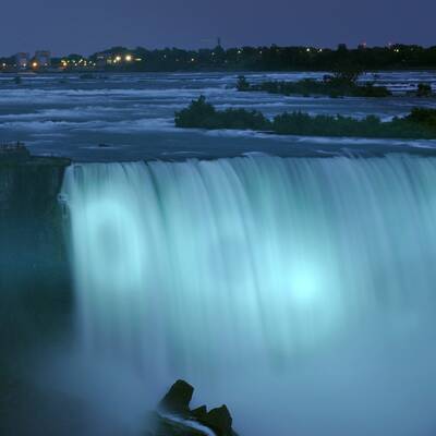 Royal Baby: Niagarafälle strahlen in Blau
