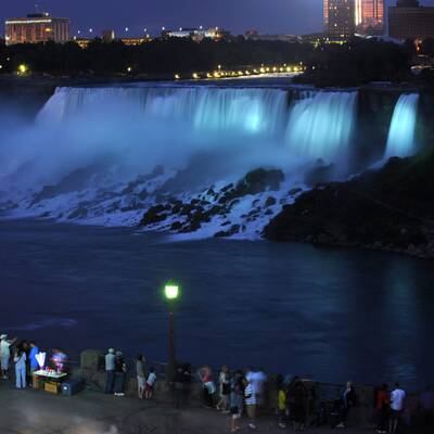 Royal Baby: Niagarafälle strahlen in Blau