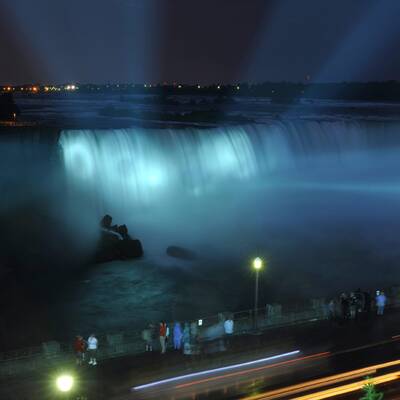 Royal Baby: Niagarafälle strahlen in Blau