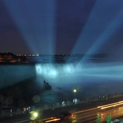 Royal Baby: Niagarafälle strahlen in Blau