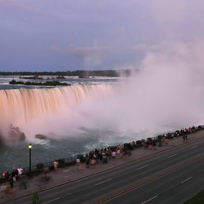 Royal Baby: Niagarafälle strahlen in Blau
