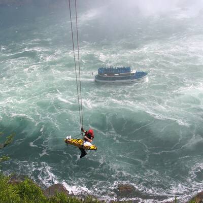 Mann springt Niagarafälle hinunter - 55 Meter tief