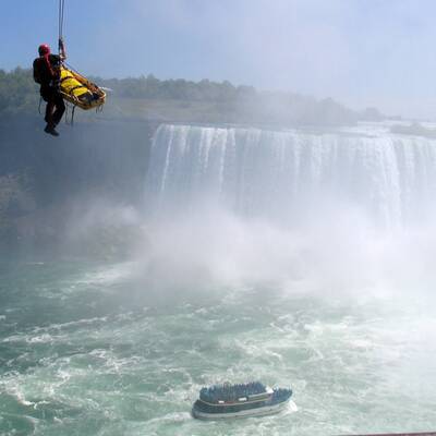 Mann springt Niagarafälle hinunter - 55 Meter tief
