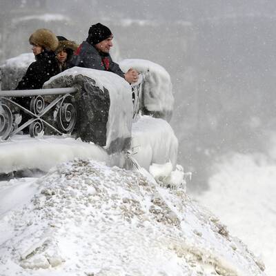 Polar-Kälte in den USA. Auch die berühmte Touristenattraktion ist zu Eis erstarrt.