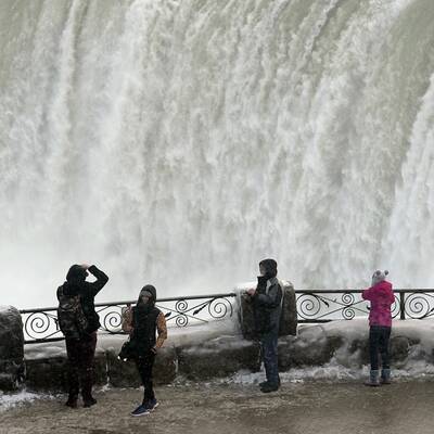 Polar-Kälte in den USA. Auch die berühmte Touristenattraktion ist zu Eis erstarrt.