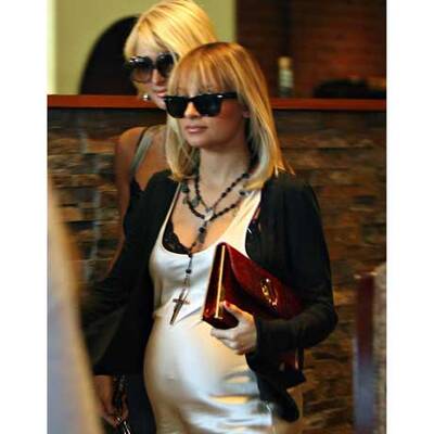 Nicole Richie speist mit den Hilton-Schwestern