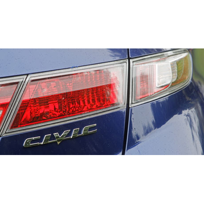 Starker Kompakter im Alltags-Outfit