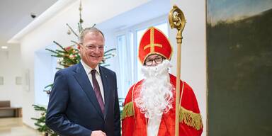 Nikolo besucht oö. Kindergärten