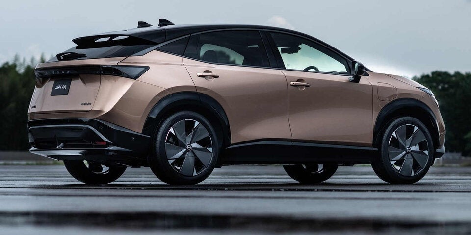 Nissan greift mit E-Crossover Ariya an
