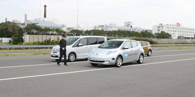 Nissan lenkt selbst um Hindernis herum