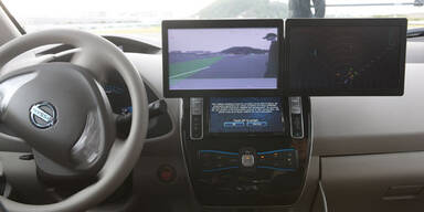 Nissan lenkt selbst um Hindernis herum