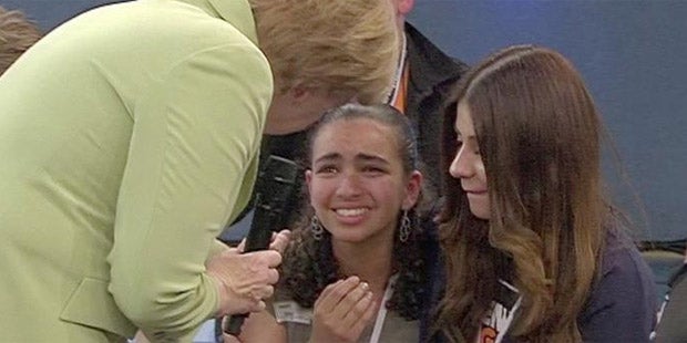 Merkels Tränen-Mädchen darf bleiben