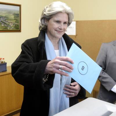 Die Grüne Spitzenkandidatin Madeleine Petrovic bei der Stimmabgabe in Gloggnitz