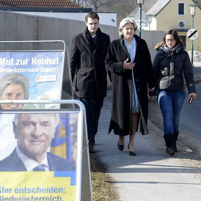 Die Grüne Spitzenkandidatin Madeleine Petrovic bei der Stimmabgabe in Gloggnitz