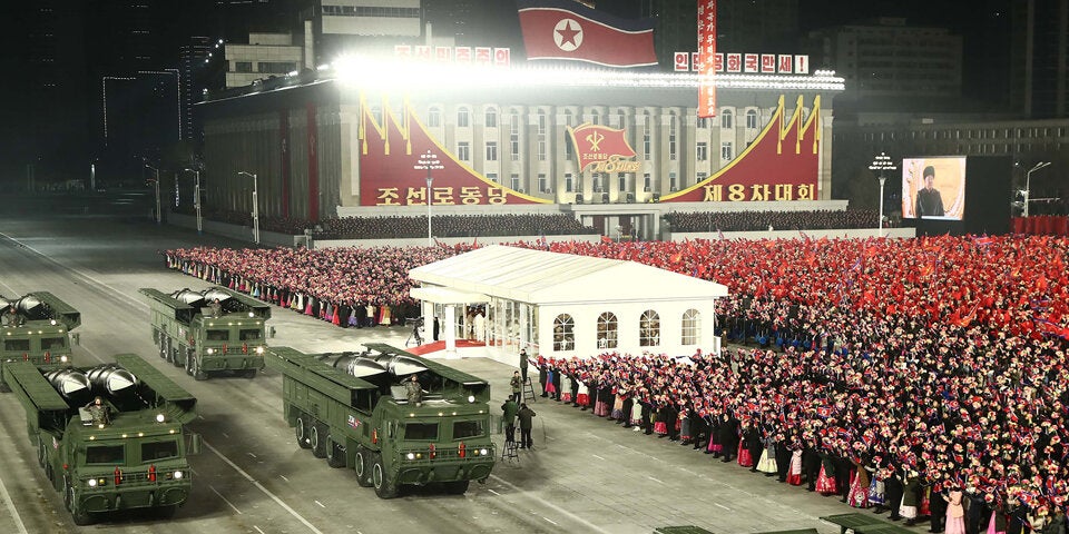 Kim Jong-un stellt die 'mächtigste Waffe der Welt' vor