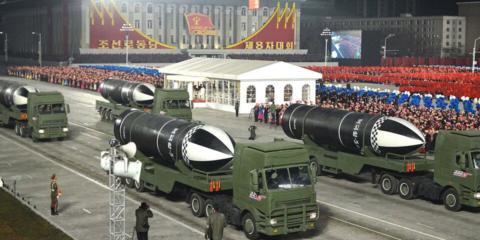 Kim Jong-un stellt die 'mächtigste Waffe der Welt' vor