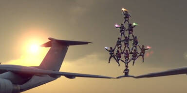 Chuck Norris zeigt seinen "Epic Split"