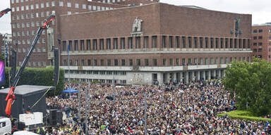 100.000 in Oslo auf der Straße