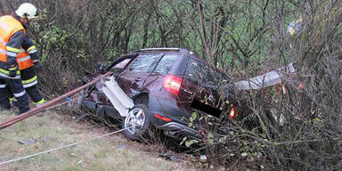 Todes-Crash auf der B4 - Lenker gepfählt 