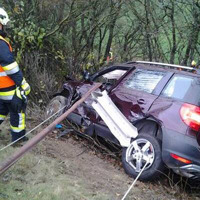 Lenker von Leitschiene gepfählt