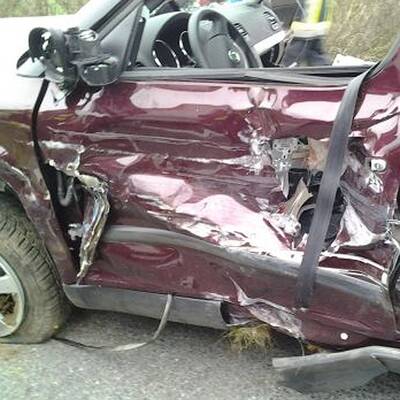 Lenker von Leitschiene gepfählt