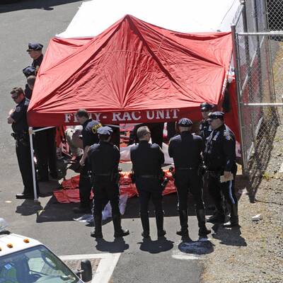 Auto stürzt von Höhenstraße
