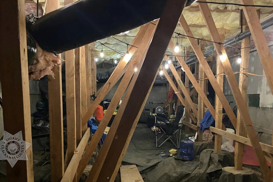 Wochenlang unbemerkt: Fremder richtete sich im Keller ein 