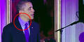 Peinlich: Obama mit Lippenstift am Kragen