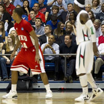 Obama und Cameron beim College Basketball