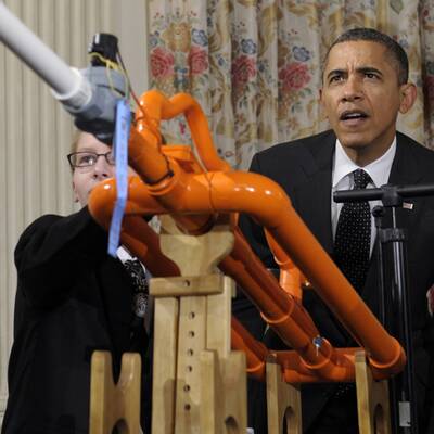 Obama testet Marshmallow-Kanone