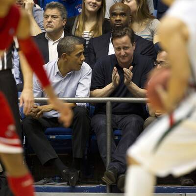 Obama und Cameron beim College Basketball