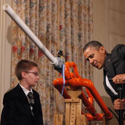 Obama testet Marshmallow-Kanone