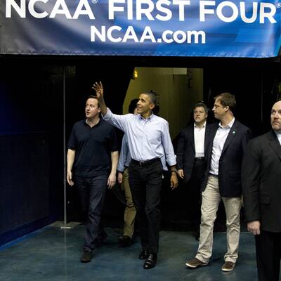 Obama und Cameron beim College Basketball