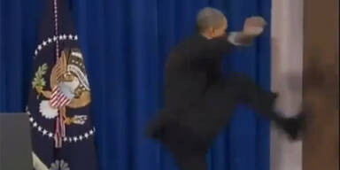 Barack Obama tritt T&uuml;r auf