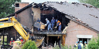 Kamikaze-Pilot stürzt in Eltern-Wohnhaus 