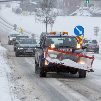 Wintereinbruch: Chaos auf den Straßen
