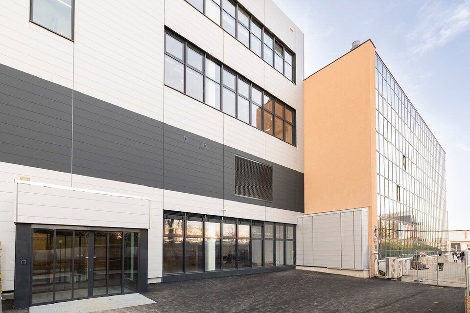 Außenansicht vom Erweiterungsbau Octapharma Wien 