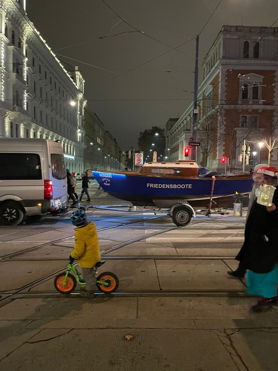 5.000 Menschen in Wien bei Anti-Corona Demo