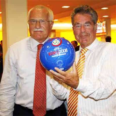 Viel Prominenz beim Länderspiel