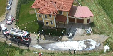 Hubschrauber stürzt auf Haus