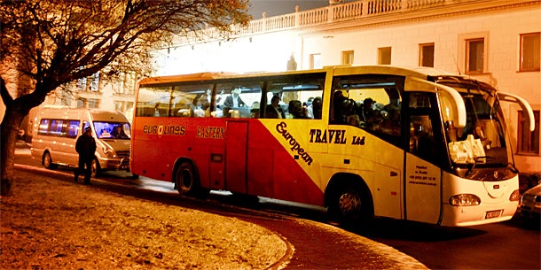 ÖFB-Team nach 12-Stunden-Odyssee daheim