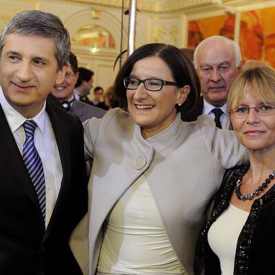  Freude über das Wahlergebnis für die Wehrpflicht bei Spindelegger & Co.