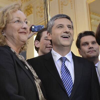  Freude über das Wahlergebnis für die Wehrpflicht bei Spindelegger & Co.