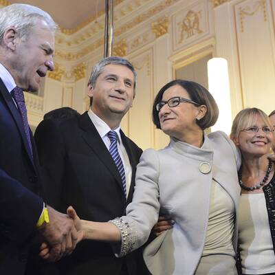  Freude über das Wahlergebnis für die Wehrpflicht bei Spindelegger & Co.